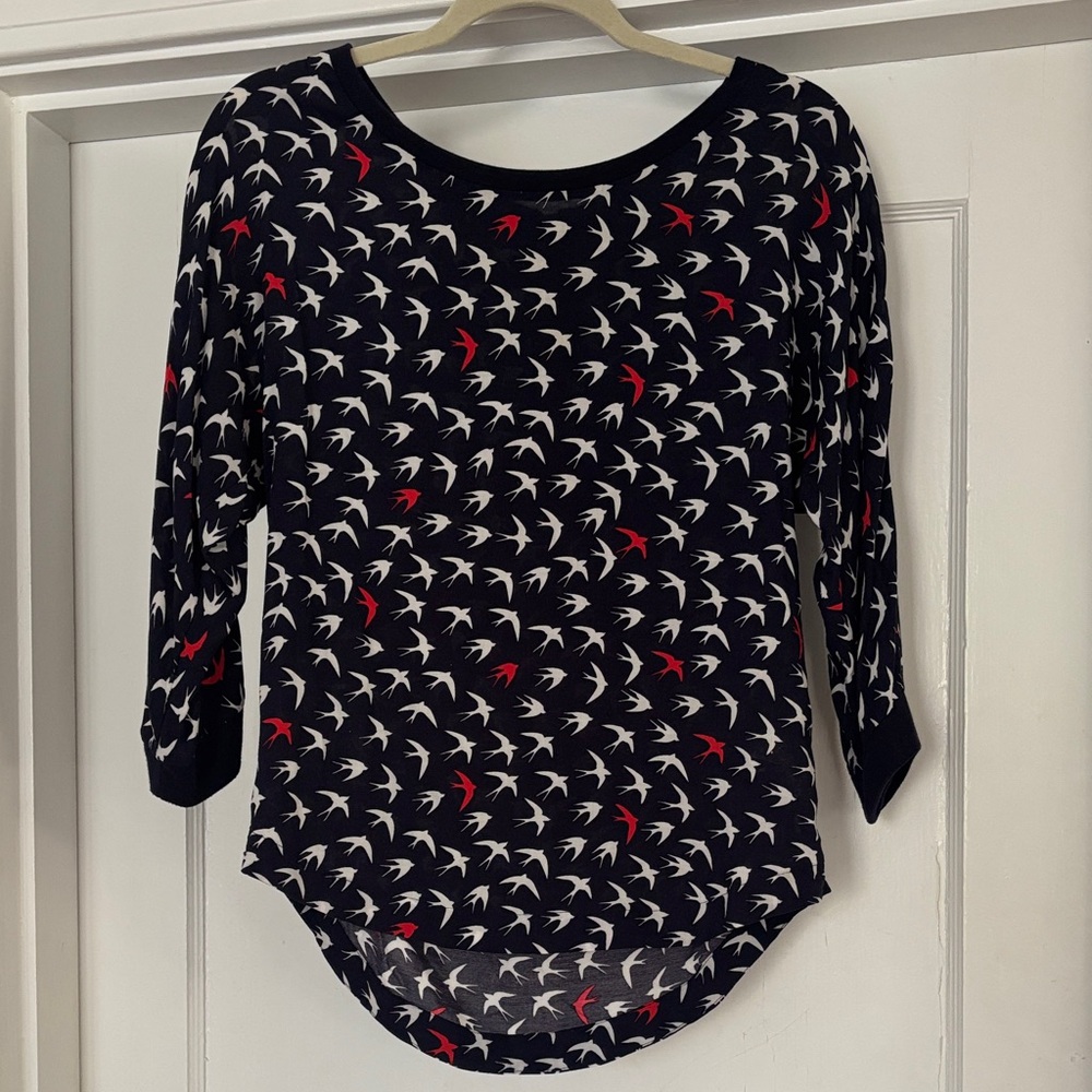 Anthropologie Maeve Bird Print blouse, size 6, navy/white/red